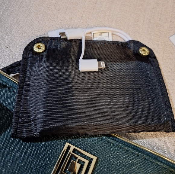 Liz Claiborne Phone Charging Wallet Wristlet Emerald Green RFID Data Protection - Picture 11 of 16